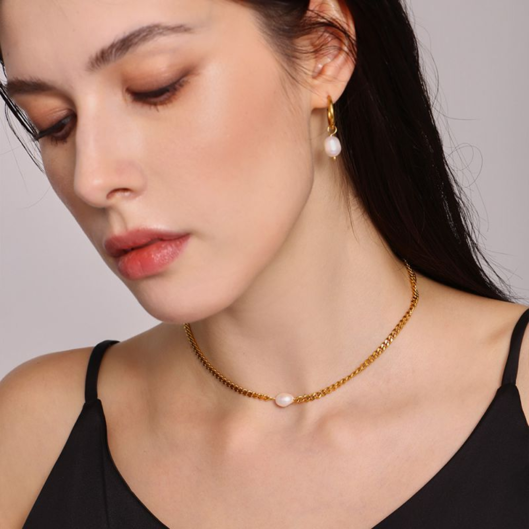Dara Huggies Hoop Earrings with Pearl