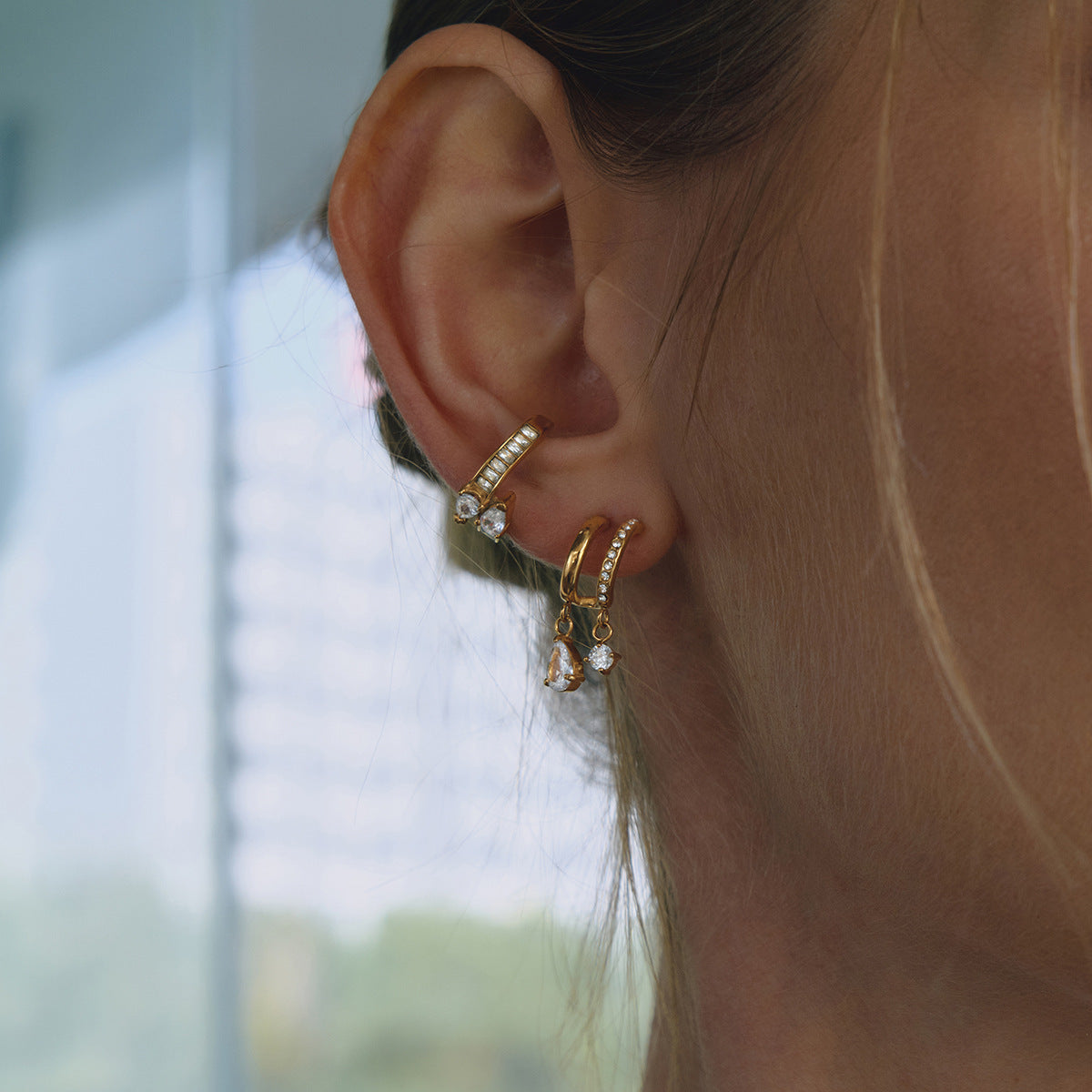 Double Band Earrings with Zircon deatil