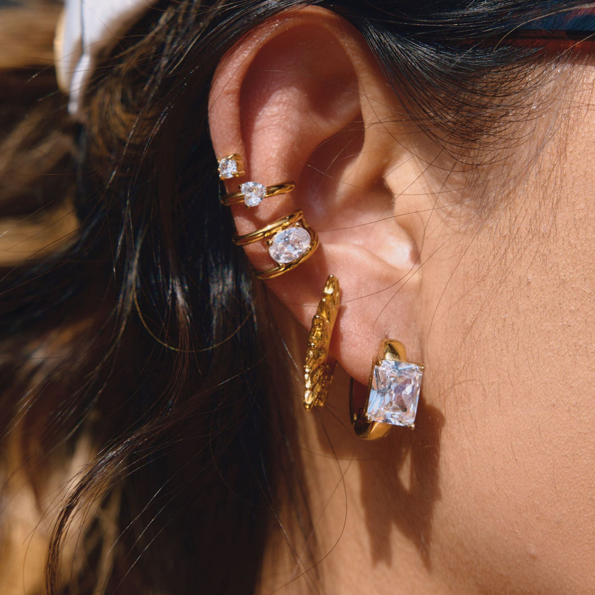Huggie Earrings with Oval Zircon detail